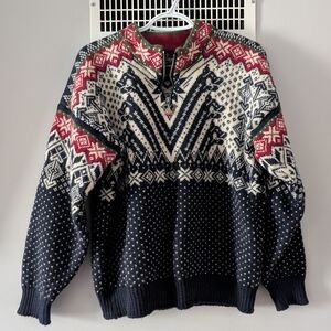 Dale Of Norway, skjaevland 100% Wool Unisex Navy and Red Patterned Sweater